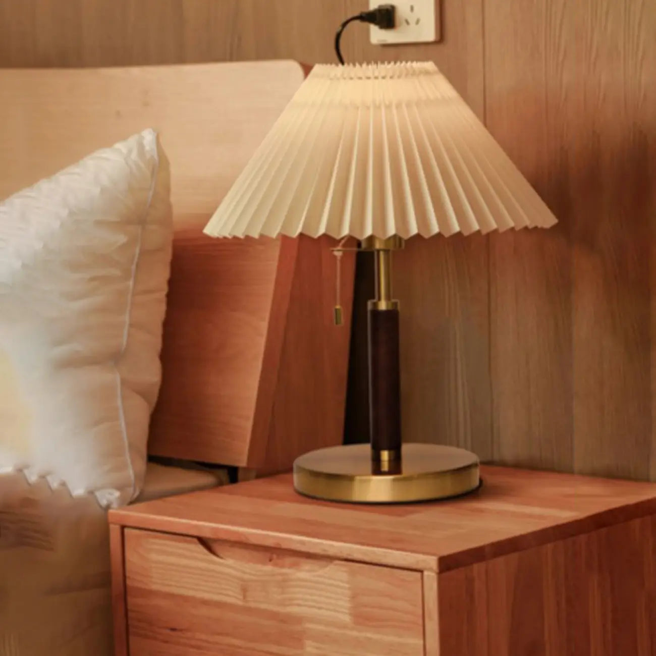 Elegant Fabric Pleated Table Lamp with Pull Chain for Bedroom