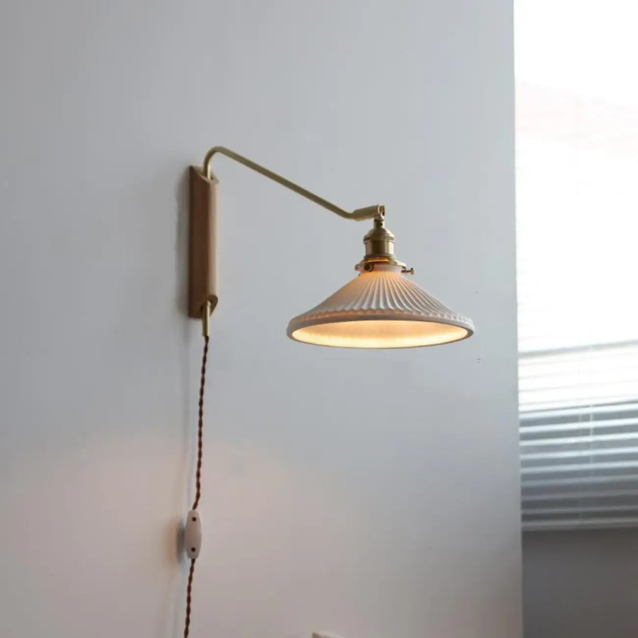 Mini Artistic Ceramic Shade Wall Light for Home Environment