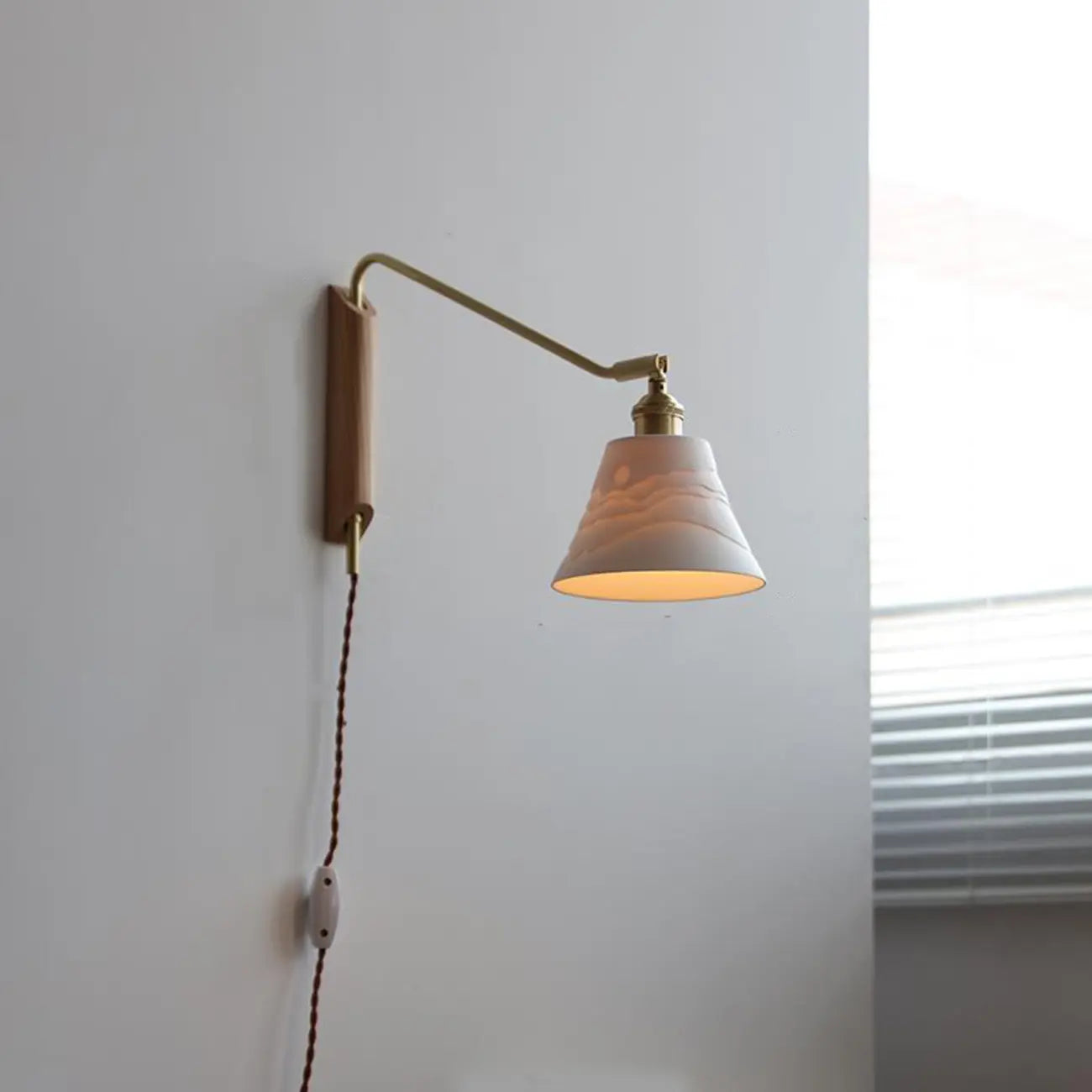 Mini Artistic Ceramic Shade Wall Light for Home Environment