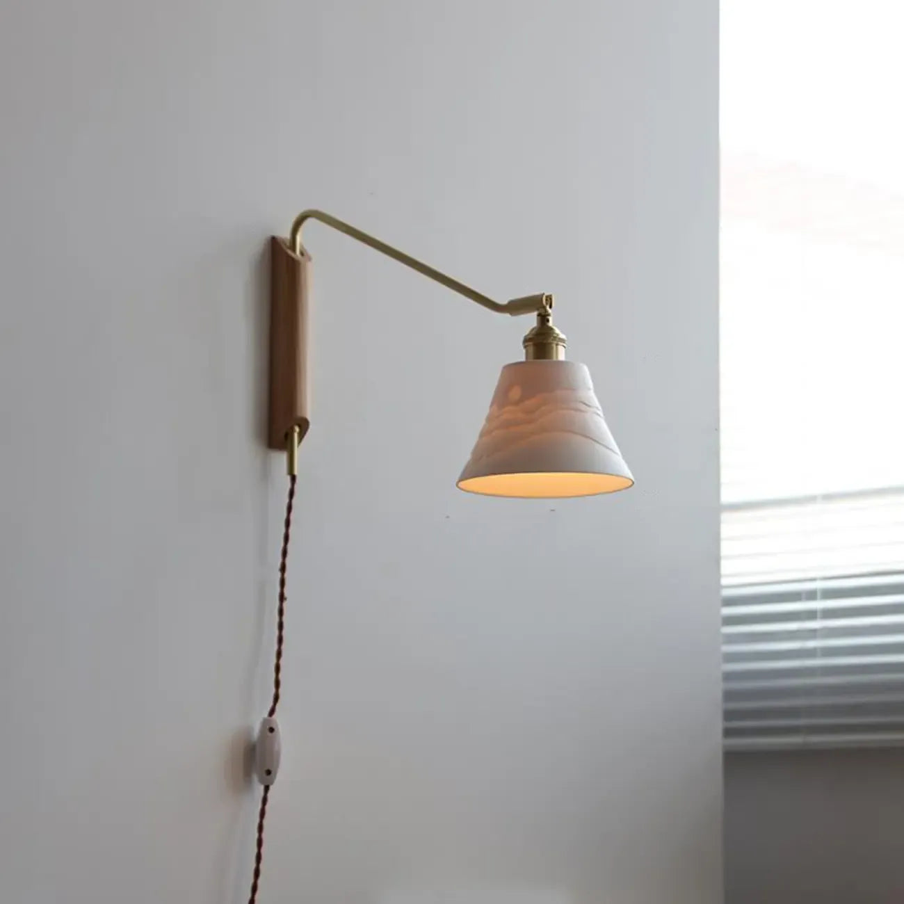 Mini Artistic Ceramic Shade Wall Light for Home Environment