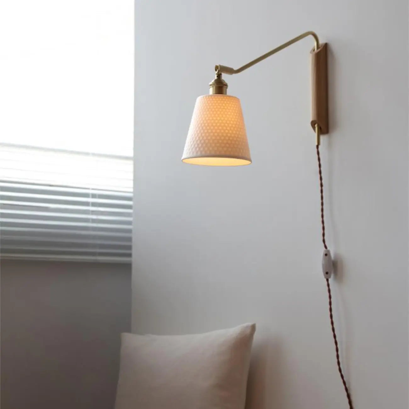 Mini Artistic Ceramic Shade Wall Light for Home Environment