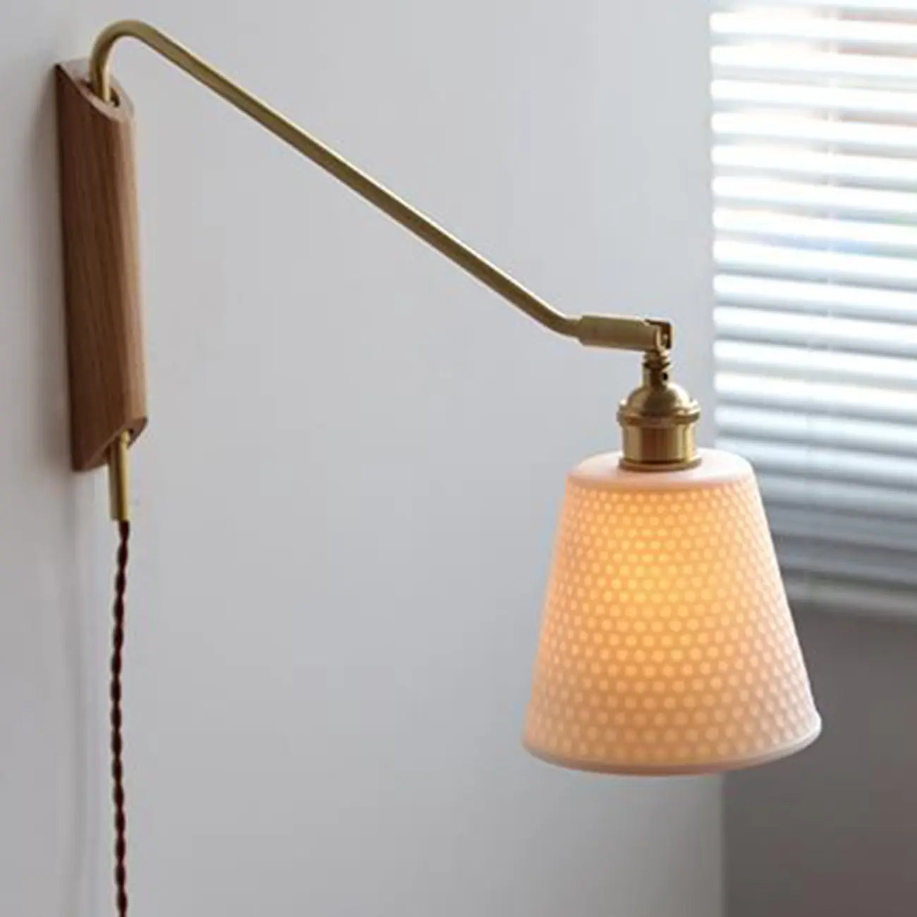 Mini Artistic Ceramic Shade Wall Light for Home Environment