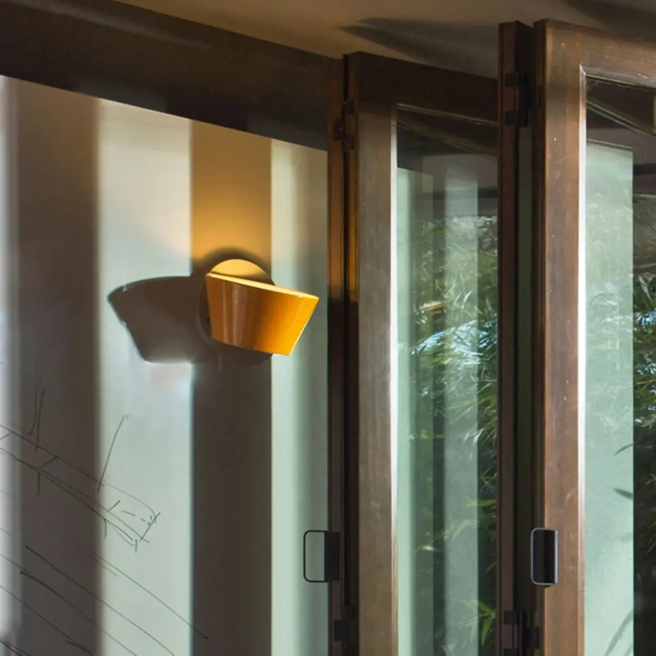 Contemporary Art Decor Metal Rotatable Wall Sconce