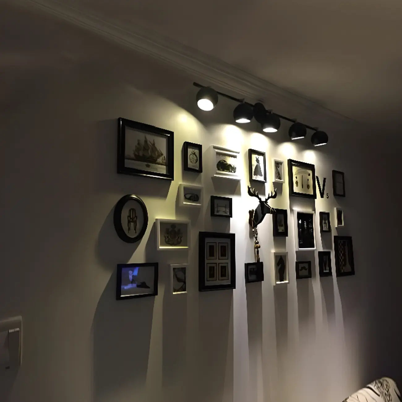 Adjustable Modern Linear Iron Globe Track Wall Sconce